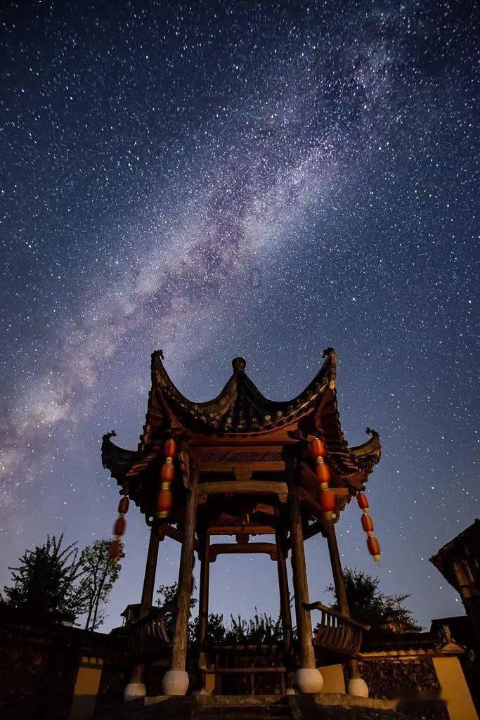 孙俪看儿子打篮球，12岁等等烫了羊毛卷，又高又瘦像日系美少年